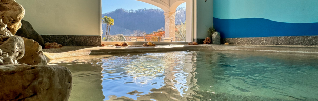 %un'esperienza di relax totale nella SPA% 1 %Vista panoramica del Lago Lugano dal balcone di Yachting Residence%