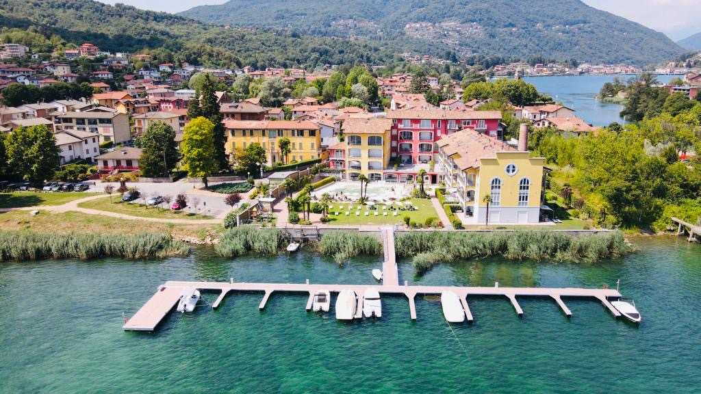 %un'esperienza di relax totale nella SPA% 1 Porticciolo privato dello Yachting Residence con accesso esclusivo al Lago Ceresio, barche, SUP e kayak disponibili per gli ospiti.